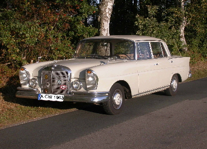 Web-ACW--Mercedes-220S